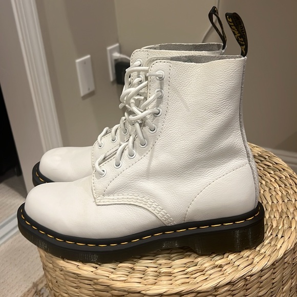 Dr. Martens off white boots. - Picture 4 of 4